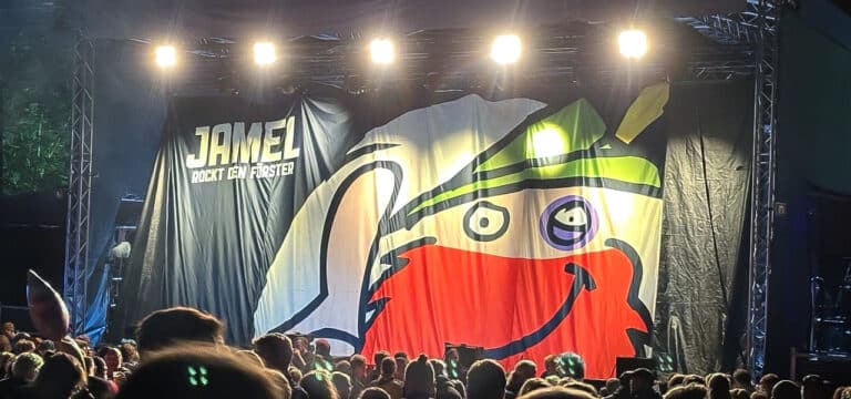 Startschuss für die Zivilcourage: „Jamel rockt den Förster“ öffnet seine Tore