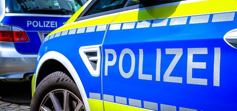 Auf leeren Reisebus gefahren – drei Verletzte in Stralsund