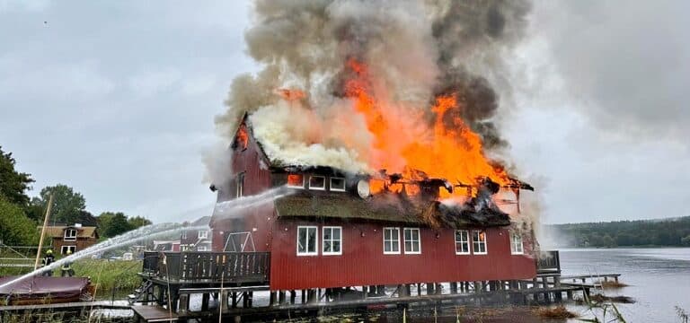 Brand im Bootshaus am Güstrower Inselsee