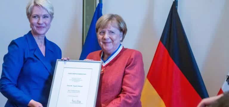 Angela Merkel erhält Verdienstorden des Landes Mecklenburg-Vorpommern