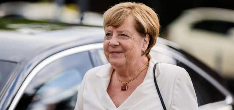 Merkel erhält Verdienstorden von Mecklenburg-Vorpommern