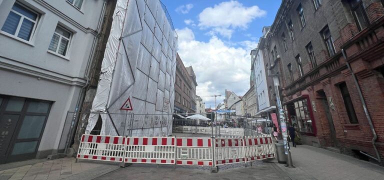 Teil von Fußgängerzone gesperrt – Ex-Kino droht einzustürzen