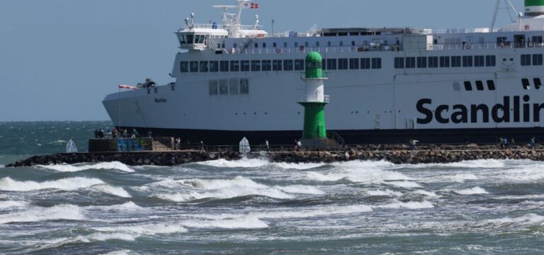 Sturm stoppt Fährverkehr auf der Ostsee