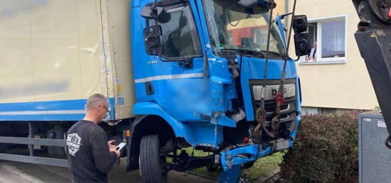 Lkw rast über Marktplatz in Rostock – Keine Verletzten
