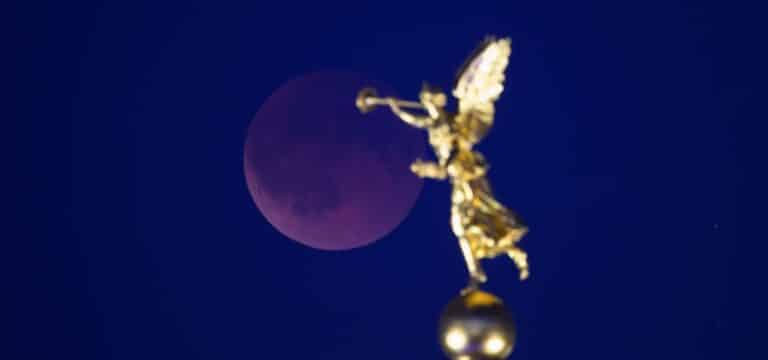 Totale Mondfinsternis: Spektakel am Himmel über Deutschland sorgt für Begeisterung