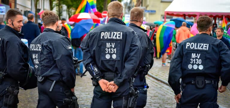 Turbo-Beförderung – Polizeigewerkschaften üben Kritik