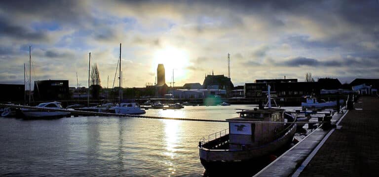 Sommerliche Aufheiterung nach windiger Nacht – Wetter beruhigt sich in Wismar und Nordwestmecklenburg