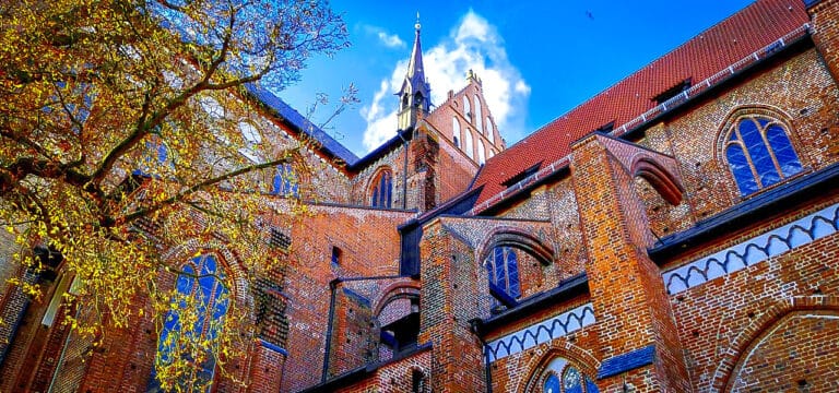 „Appetit auf ein vielfältiges Miteinander?!“ – Gemeinschaftstafel zieht in die Georgenkirche um