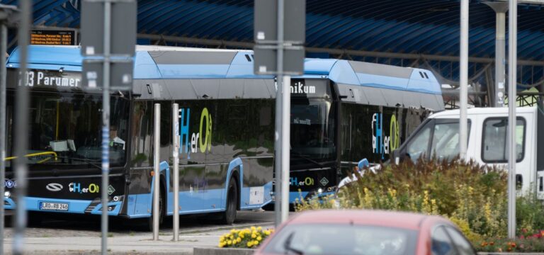Achtjähriger Junge aus Güstrow vermisst: Ermittler prüfen auch Videos aus Bussen