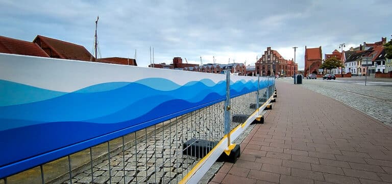 Sanierung der Kaikante verzögert sich am Alten Hafen in Wismar jetzt viel bunter