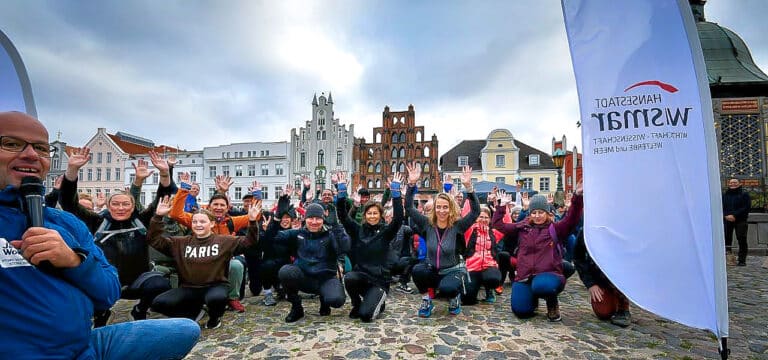 Start für „Dein Frege-Weg Wismar 2025“ auf dem Marktplatz in Wismar