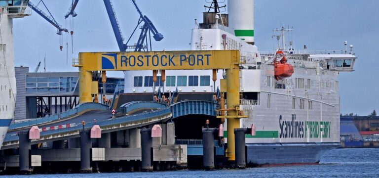 Sturm stoppt Fährverkehr zwischen Rostock und Gedser