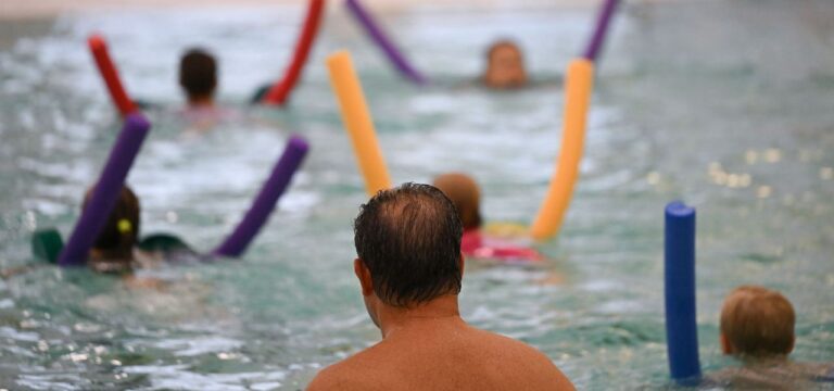 Knapp die Hälfte der Viertklässler in MV schwimmt sicher