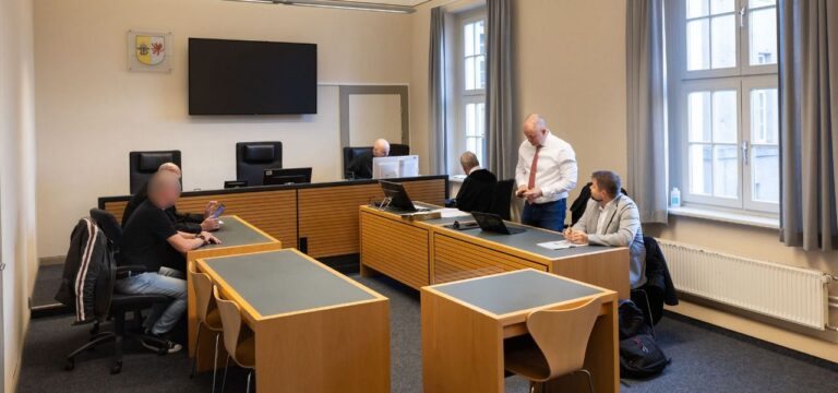 Bewährungsstrafe für Aschenbecherwurf auf AfD-Politiker