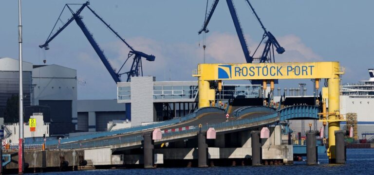 Bericht: Drohnen auch über Hafen und Militärstandorten in MV