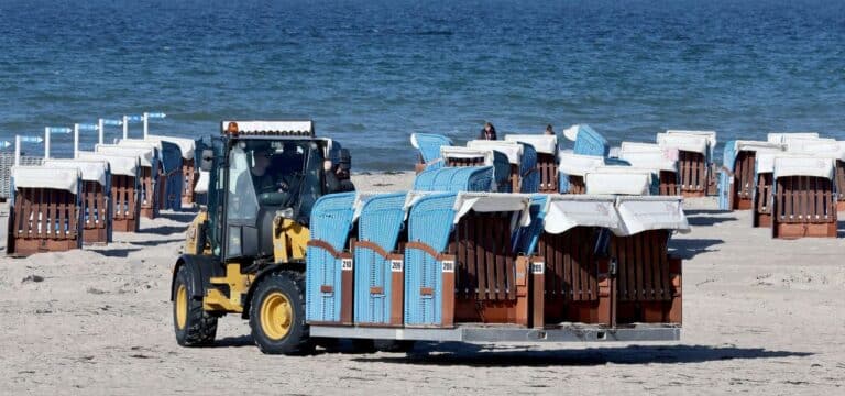 Leere trotz neuer Regelung: Strandkörbe werden abgebaut