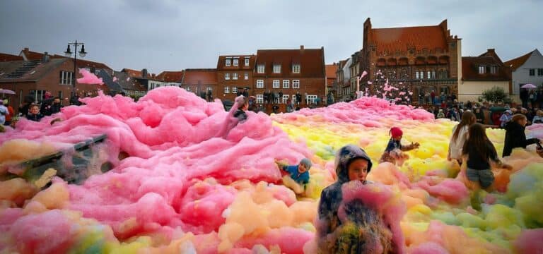 Kunstaktion „Island of Foam“ – Die andere „Schaumparty“