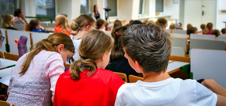 Spannende KinderUni‑Vorlesung – Wölfe im Fokus: Leben wir in Feindschaft oder in Nachbarschaft?