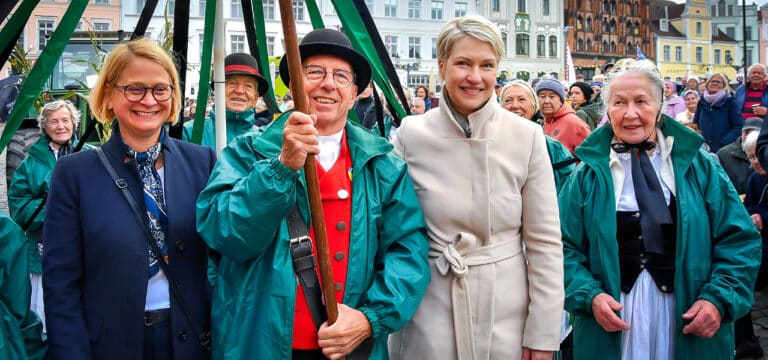 Festumzug und Erntekrone – Stürmisches Landeserntedankfest