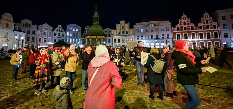 Das fanden nicht alle gut: Wismar diskutiert über Demo gegen „Merz-Zitat“