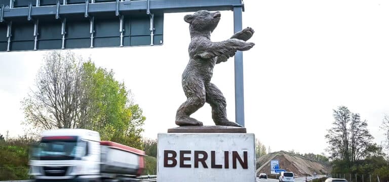 „Von Bären, Nixen und Fabelwesen“ – Ausstellung in der Gerichtslaube in Wismar