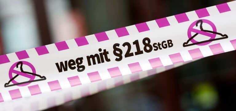 Debatte über Selbstbestimmung und Strafbarkeit von Schwangerschaftsabbrüchen erneut entfacht