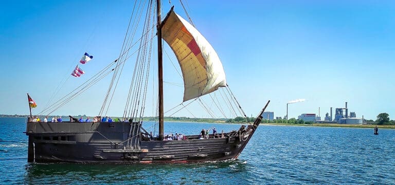 Traditionsschiff in Stralsund im Dock – aufwendige Reparaturen an der Kogge