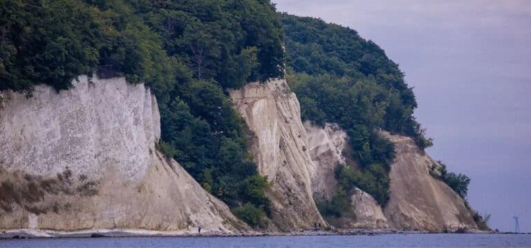 Umweltminister warnt vor gefährlichen Küstenabbrüchen in MV