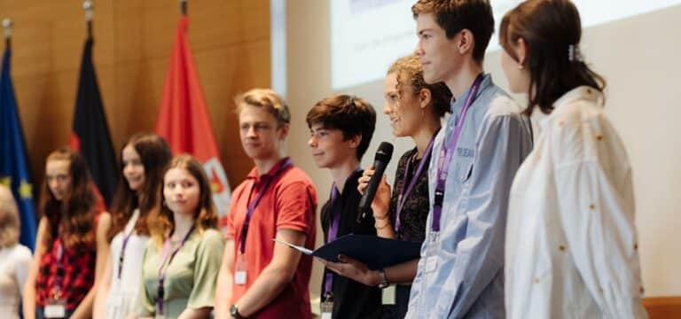 Sprachtalent aus Wismar erobert Berlin: 14-jährige Gymnasiastin siegt beim Bundeswettbewerb