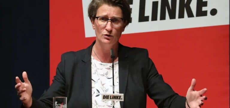 Politikerin reißt Deutschland-Fahnen ab: Rücktritt gefordert