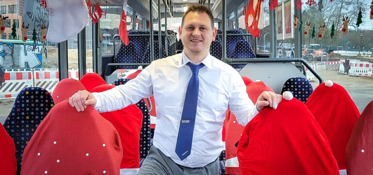 „Nahbus“ bringt Weihnachtsstimmung auf die Straßen