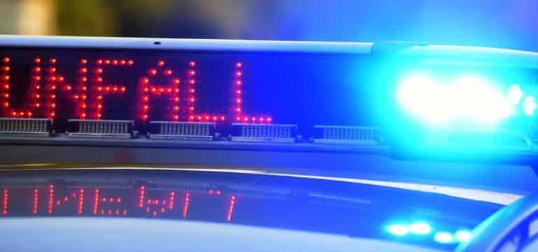 Regenfälle und Aquaplaning: Mehrere Unfälle mit Personenschaden innerhalb weniger Minuten