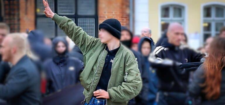 Prozess gegen rechtsextreme Gruppe „Letzte Verteidigungswelle“ gestartet