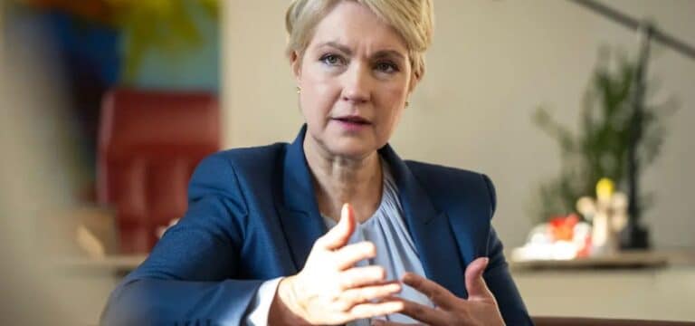 Schwesig schwört SPD auf bisher härtesten Wahlkampf ein