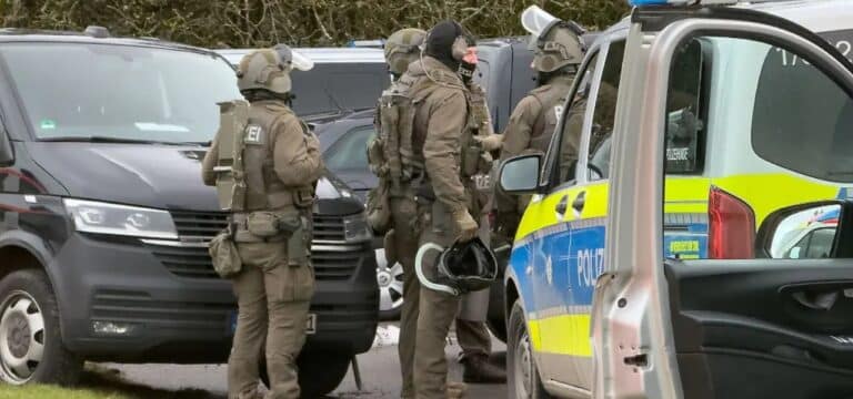 Polizeieinsatz in Lütten‑Klein: 47‑Jähriger bedroht Rettungskräfte