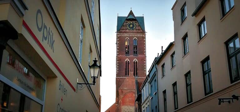 „Spurwechsel“: Neue Kunstausstellung im St.-Marien-Kirchturm