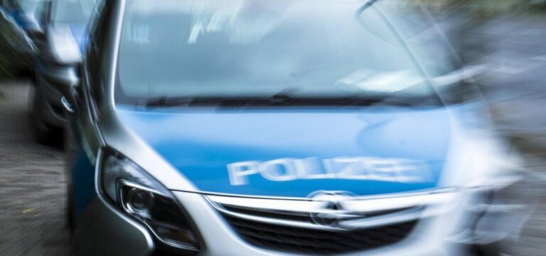 Paketzusteller in Rostock mit Messer bedroht und beraubt