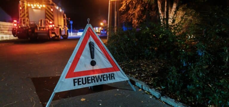 Wohnungsbrand in Rostock: 64‑jährige Frau schwer verletzt