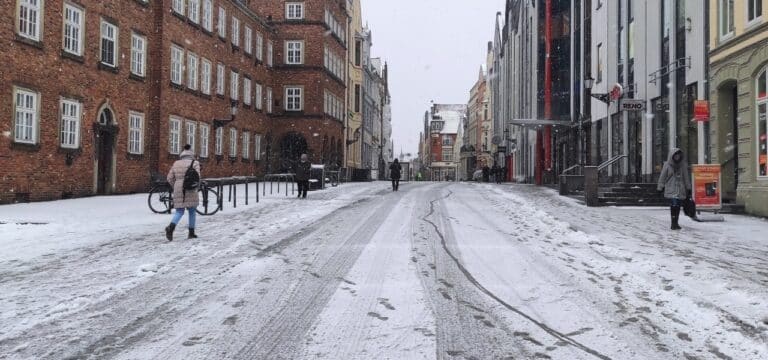 Unwetterwarnung für Wismar: Glatteis-Gefahr am Montag erwartet