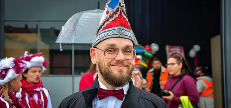 Feierliche Premiere in Wismar: Neuer Karnevalsverein startet in erste Session
