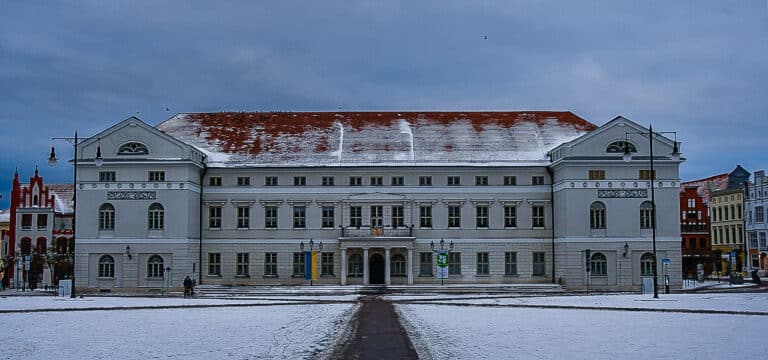 Breites Bewerberfeld prägt jetzt Bürgermeisterwahl in Wismar – Acht Kandidaten sind bereit!