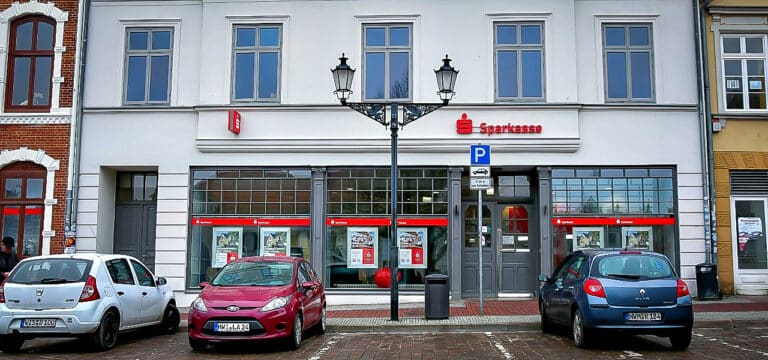 Sparkasse zieht um: Hauptgeschäftsstelle wechselt vorübergehend in die „Alte Post“
