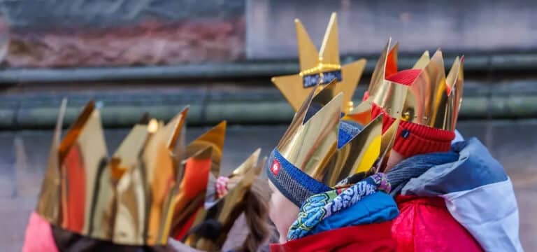 Sternsinger in Wismar unterwegs: Segen und Spenden für Kinder weltweit