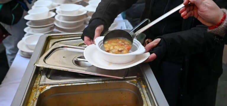 Klirrende Kälte: Welche Hilfen gibt es für Obdachlose?