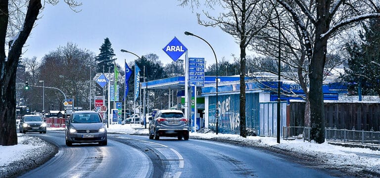 Winterlicher Wochenstart: Glätte und Schneeschauer in Wismar