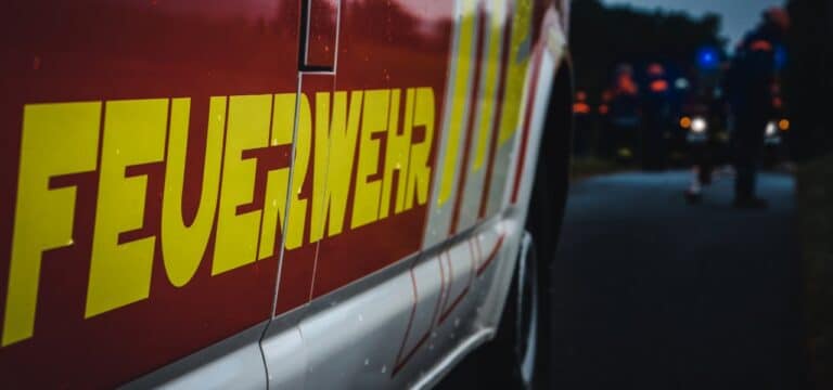 Wohnungsbrand in Rostock‑Lichtenhagen: 15 Menschen evakuiert