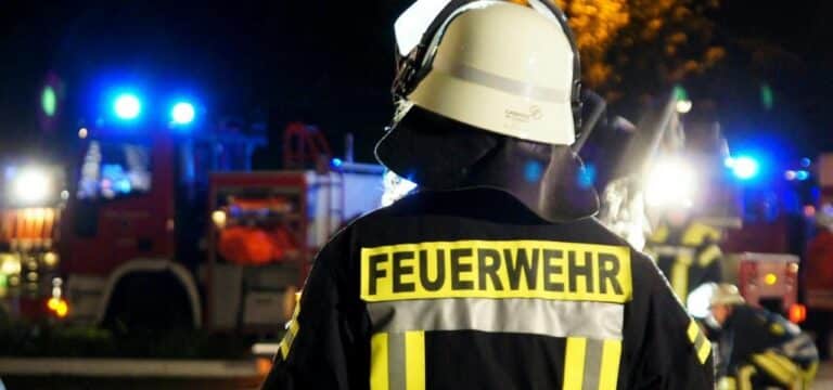 Rauchentwicklung in Wohnanlage: 61‑Jähriger mit schwerer Rauchgasvergiftung ins Klinikum gebracht