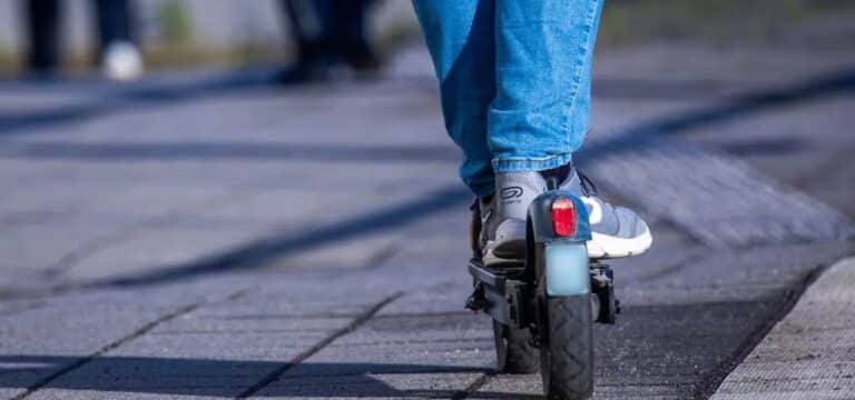 61‑Jähriger stirbt nach E‑Scooter‑Unfall in Wismar
