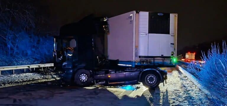 Schnee-Chaos im Nordwesten: 400.000 Euro Sachschaden nach 57 Unfällen