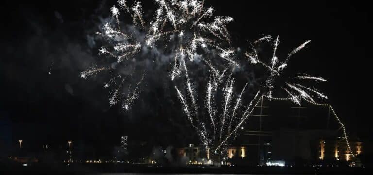 Menschen in Mecklenburg-Vorpommern begrüßen das neue Jahr